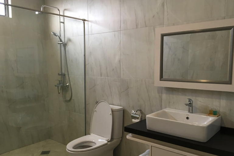 Bathroom 4, D Anggerek Service Apartment, Bandar Seri Begawan