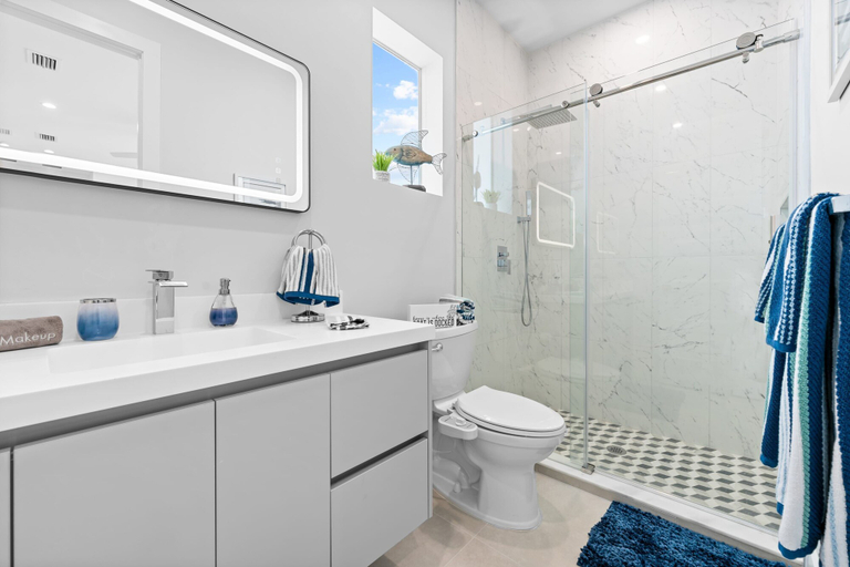 Bathroom 3, Mermaid s Paradise Pool Dock Games Views, Monroe