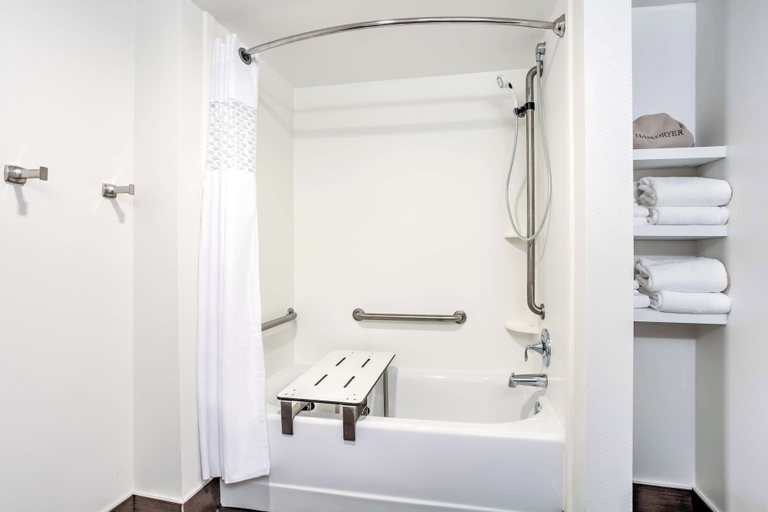 Bathroom 3, Hampton Inn & Suites Macon I-475, Bibb