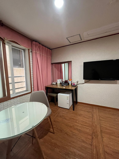 5, Oreum Motel, Jeju
