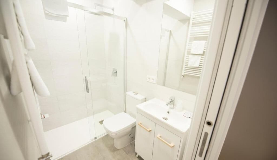 Bathroom 3, Happy Hostal Carrales, Burgos
