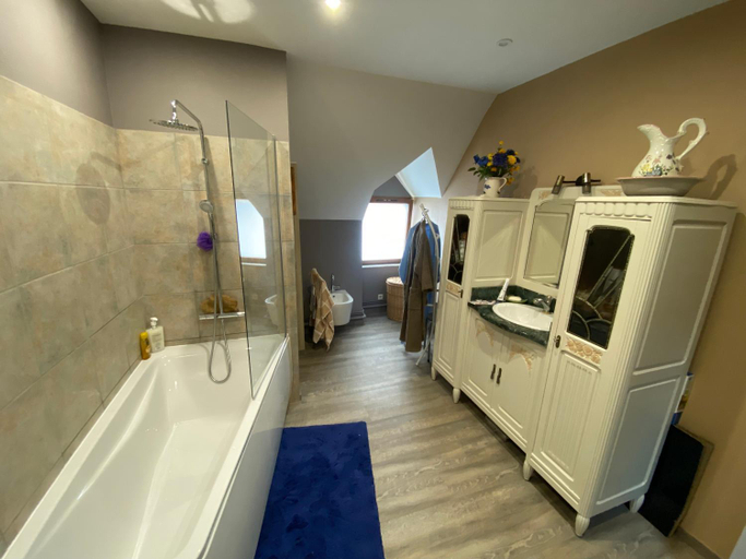 Bathroom 2, La Patriaie. chez Jacky et Maryse., Indre-et-Loire