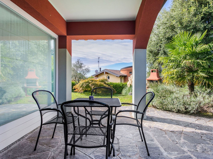Others 4, Sunny Villa With Terrace, Varese