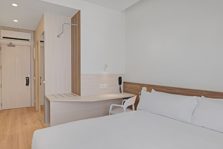 Bedroom 3, B&B Hotel Santiago Milladoiro, A Coruña