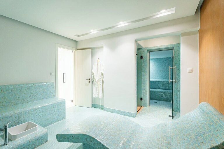 Bathroom 5, Andronis Minois, South Aegean