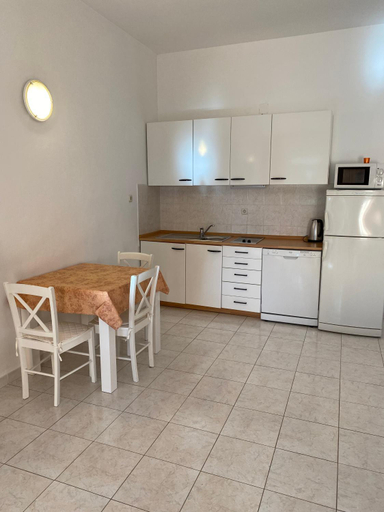Others 5, Villa Jasmin, Bol