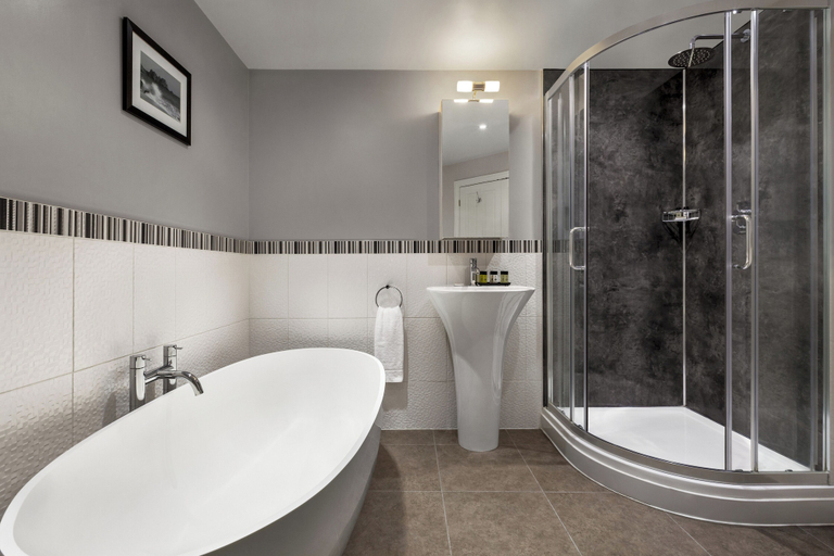Bathroom 4, Trenython Manor Resort, Cornwall