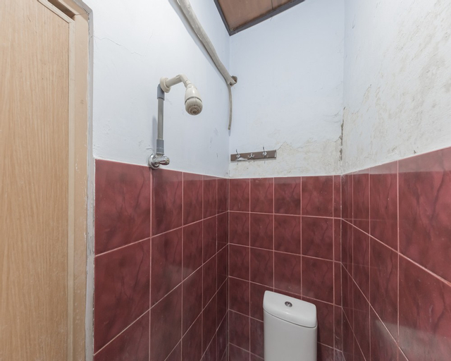 Bathroom 11