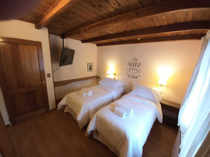 Bedroom 2, Hosteria Las Walkirias, Lacar