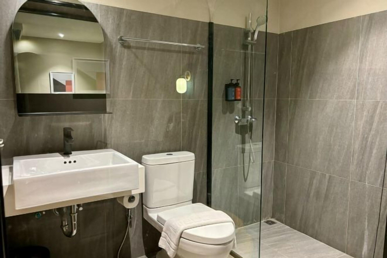 Bathroom 27