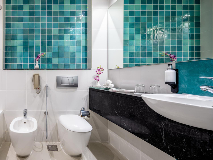 Bathroom 5, Flora Creek Deluxe Hotel Apartments Dubai, Dubai