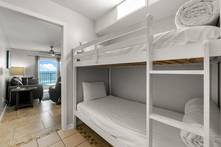 Bedroom 3, The Summit 620, Bay