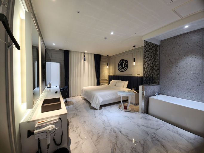 Bedroom 2, VIVID, Muan