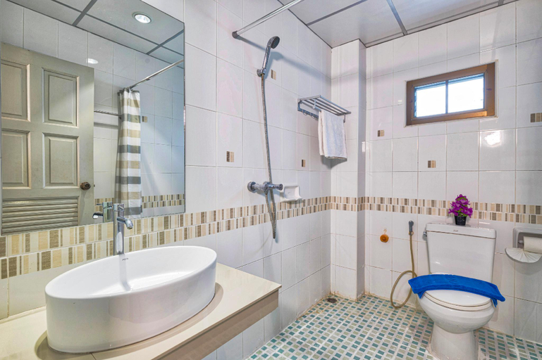 Bathroom 8
