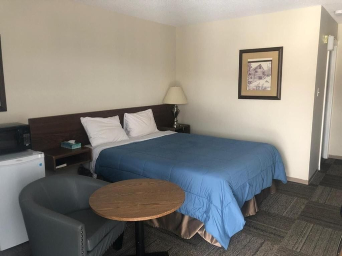 Bedroom 5, Houston Motor Inn, Bulkley-Nechako