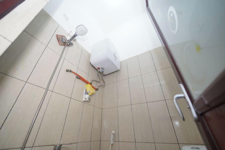 Bathroom 10