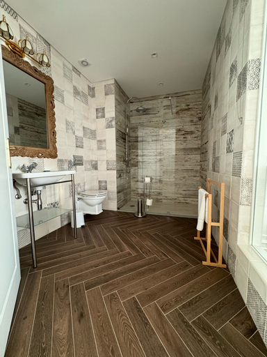 Bathroom 20
