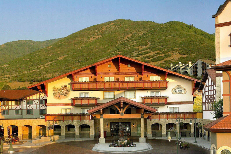 Exterior & Views