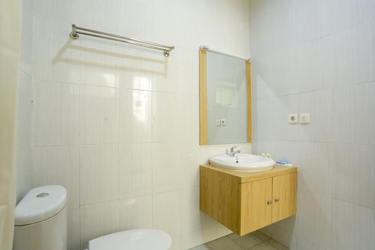 Bedroom 4, IDR Green Guest House Syariah Mitra RedDoorz, Solo