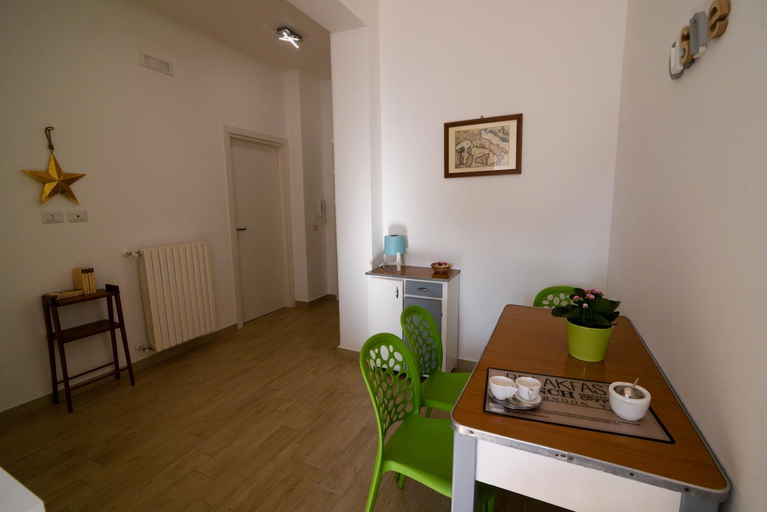 Others 4, Le Tre Chiavi, Bari