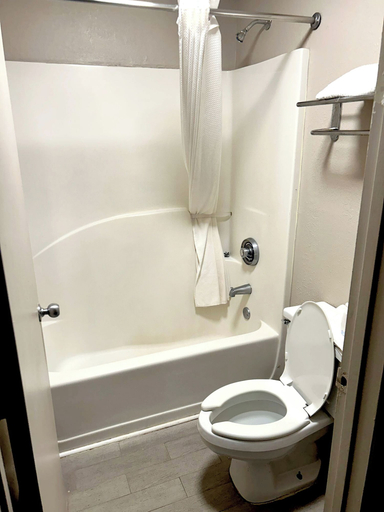 Bathroom 4, Econo Lodge Elberton, Elbert