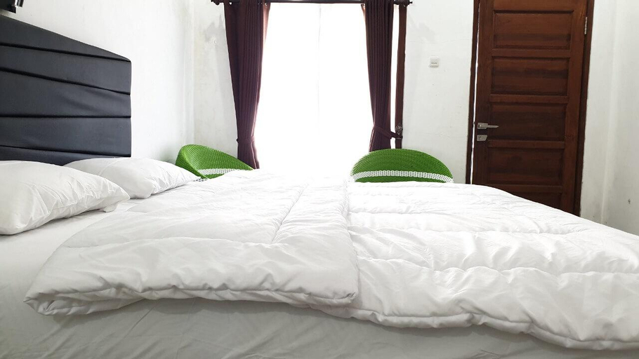 Bedroom 5, Anugrah Bromo Homestay at Desa Wisata Bromo Mitra RedDoorz, Probolinggo