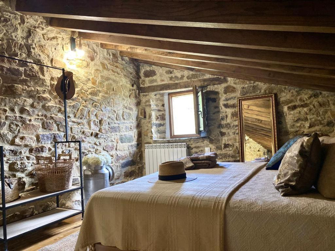 Bedroom 3, Tinones cabana pasiega, Cantabria