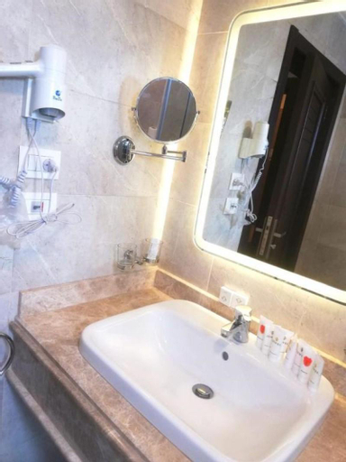 Bathroom 14
