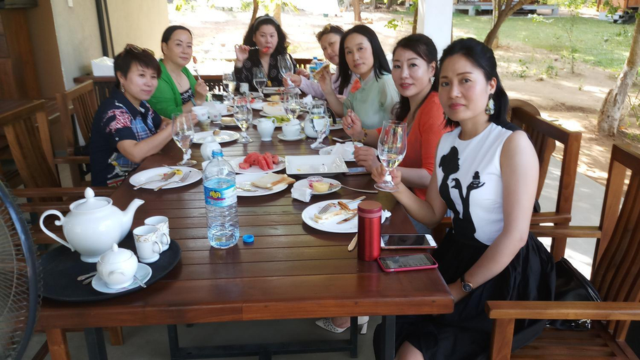 Food & Drinks 4, Breezy Lake, Thissamaharama