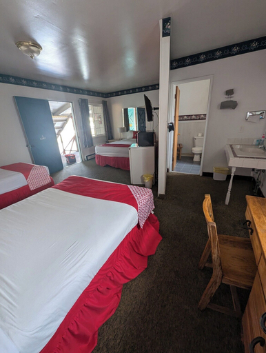 Bedroom 2, Silver Spur Motel, Harney