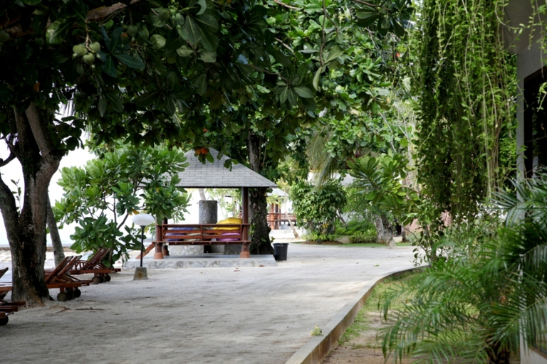 Others 5, Archipelago Carita, Serang