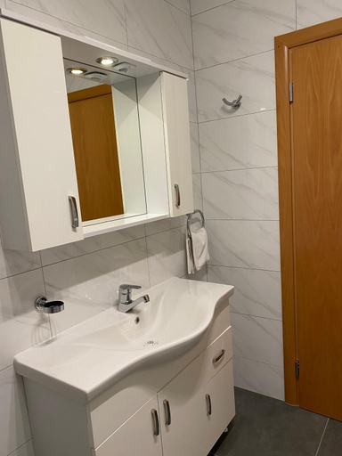Bathroom 3, Villa Jasmin, Bol