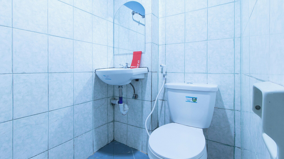 Bathroom 4, RedDoorz @ Good 101 Quiricada Manila, Manila City