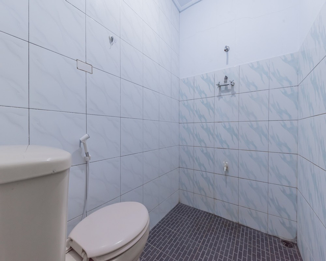 Bathroom 12