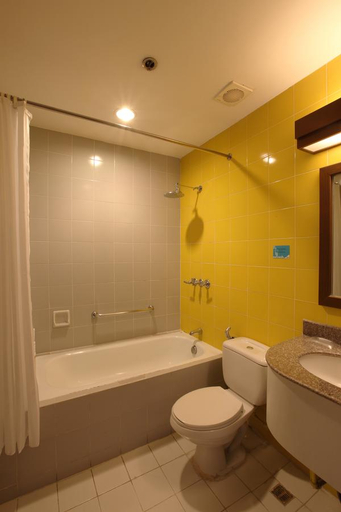 Bathroom 4, Microtel by Wyndham Baguio, Baguio City