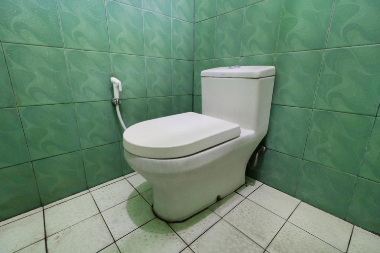 Bathroom 23