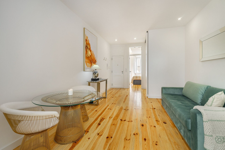Others 2, Chic 1-Bed W/ Patio Perfect To Explore Lisbon, Lisbon