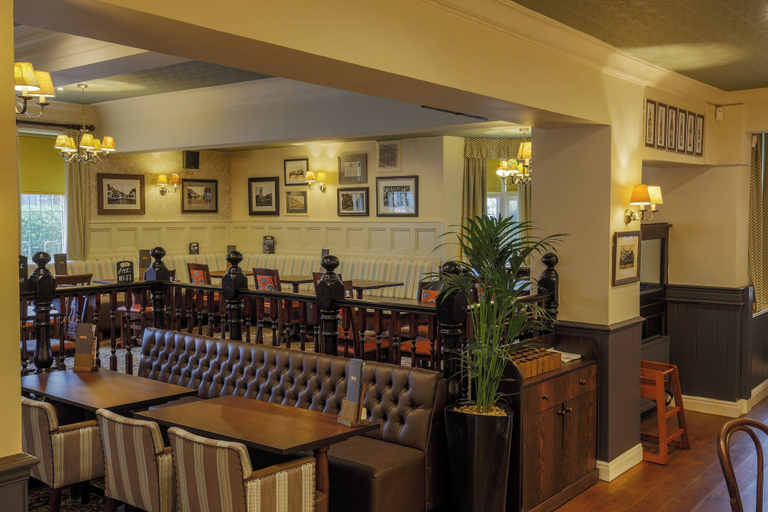 Food & Drinks 4, Fairways Inn, Manchester