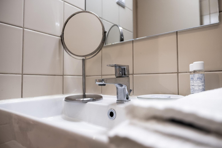 Bathroom 5, Bonjardim City Flats - Relaxing Terrace, Porto