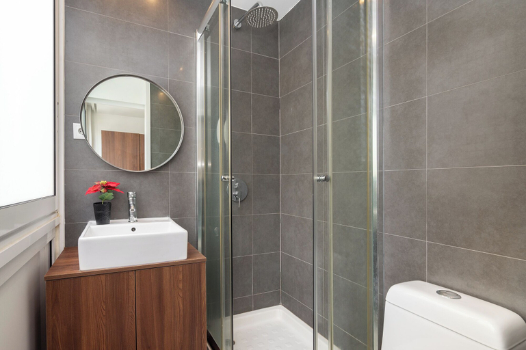 Bathroom 3, City Oasis Extravaganza: Lisbon'S Supreme Retreat, Lisbon