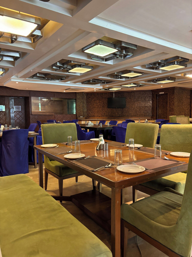 Food & Drinks 4, Palm Green Club, Kheda