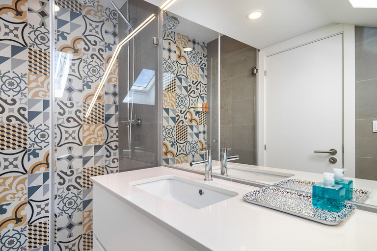 Bathroom 4, Prime Location W Ac 3-Bed Duplex Perfect For Families Only, Lisbon