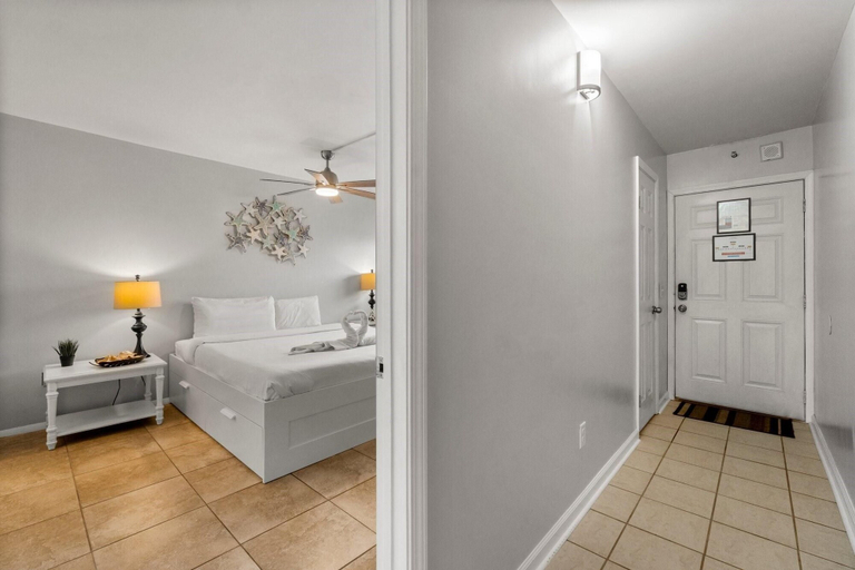 Bathroom 4, The Summit 620, Bay