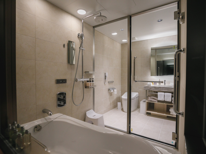 Bathroom 10