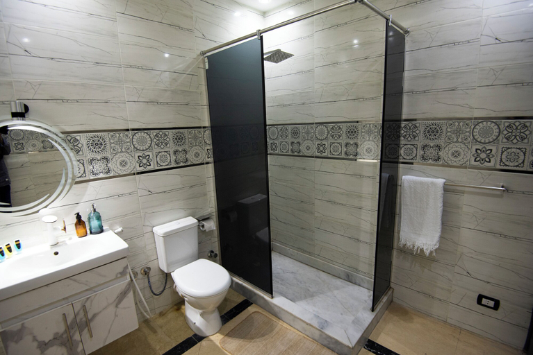 Bathroom 5, King Tut Hotel Museum & Pyramids View, Al-Ahram