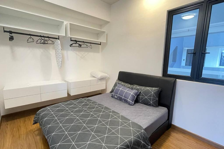 Bedroom 1, Beacon Suites with Infinity Pool at Georgetown by WL, Penang Island