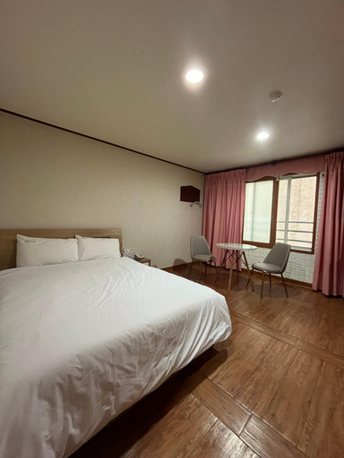 Bedroom 3, Oreum Motel, Jeju