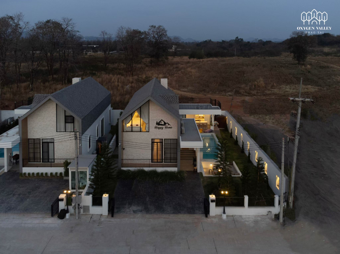 Exterior & Views