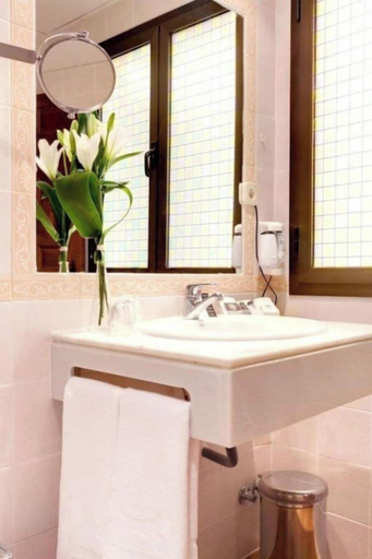 Bathroom 4, Sercotel Toledo Imperial, Toledo