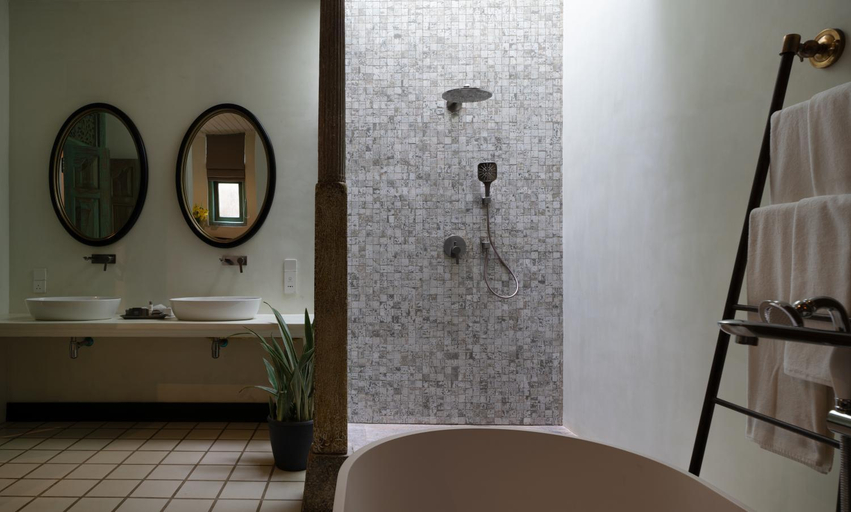 Bathroom 4, Candella House, Habaraduwa
